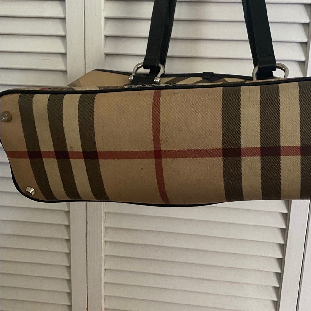 Burberry Checkered 9”x15” Tan and Black Red Shoulder Bag 100% Authentic - Picture 4 of 17